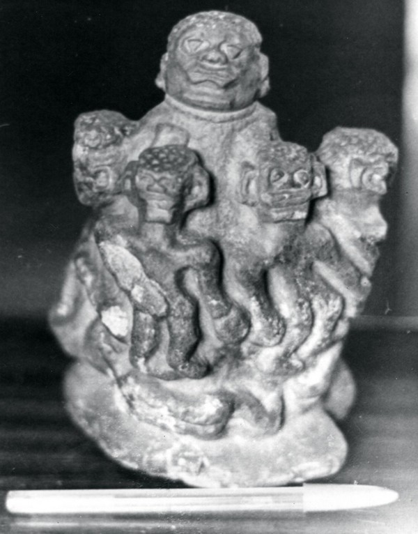 Figurine en stéatite « Nomoli » de Sierra Leone (Afrique de l’Ouest). © Wikimedia Commons